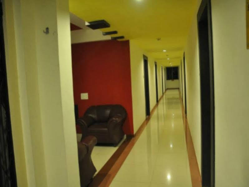 Hotel Alpine Pune Esterno foto